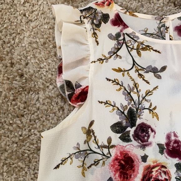 White Floral Blouse/Top 🛍🛍 - Picture 2 of 6